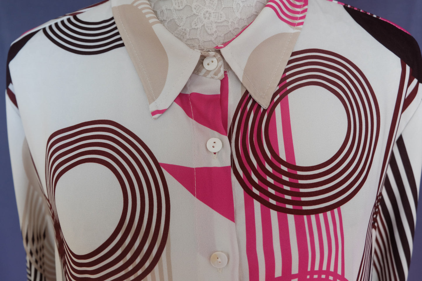 Camisa de mujer estampado circular