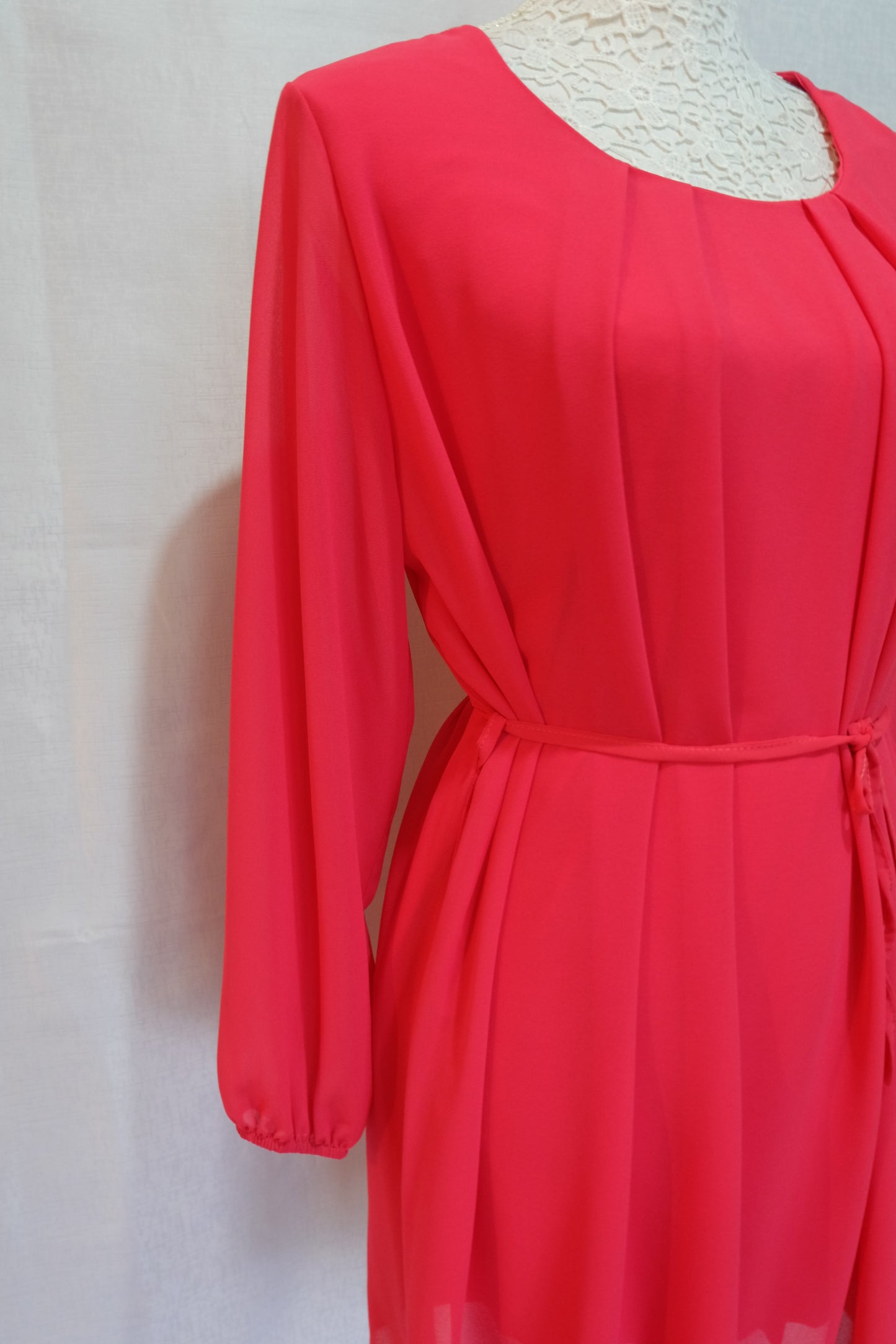 Vestido de mujer curvy fucsia