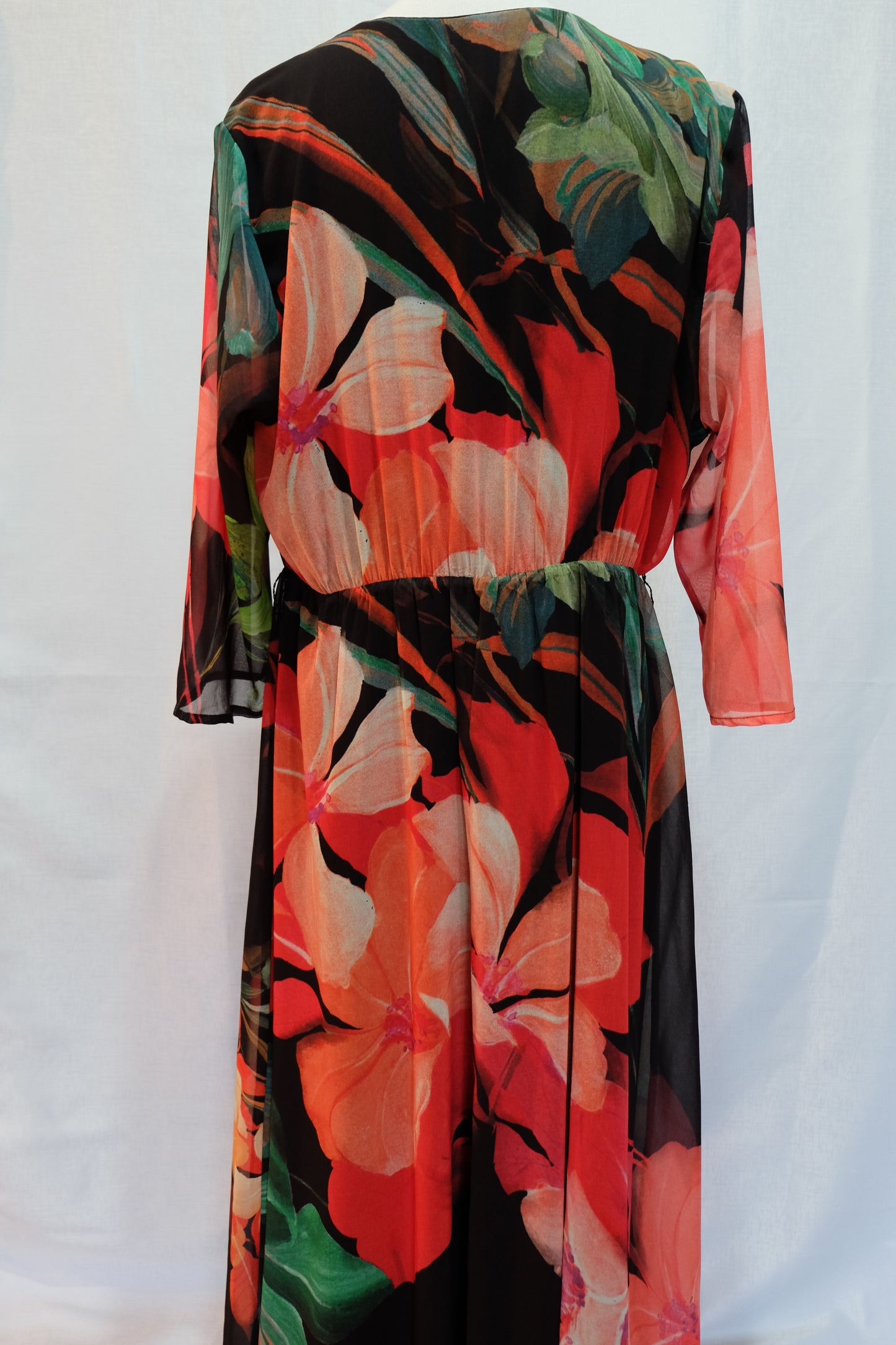 Vestido de mujer curvy negro flores naranja