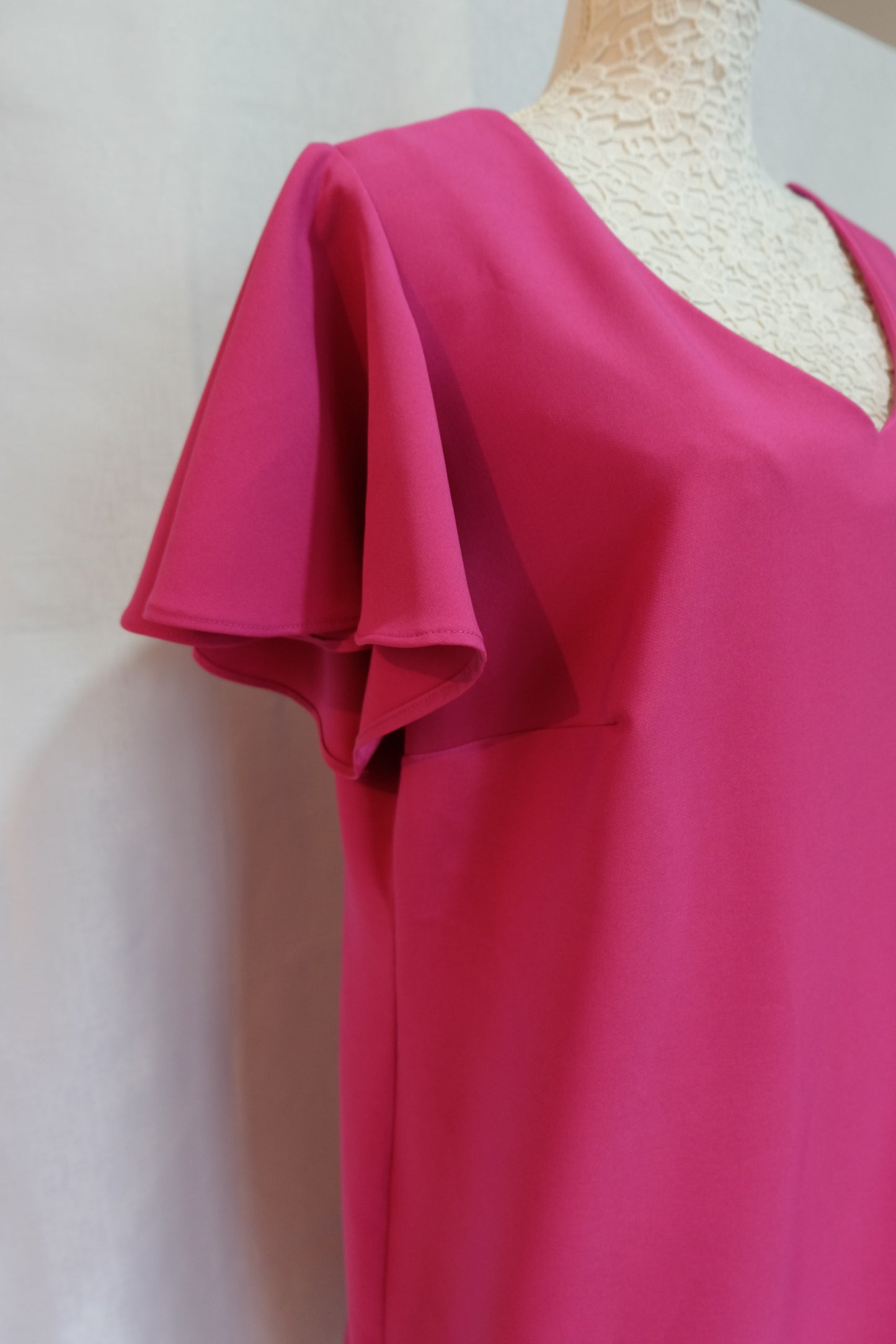 Vestido de mujer curvy fucsia