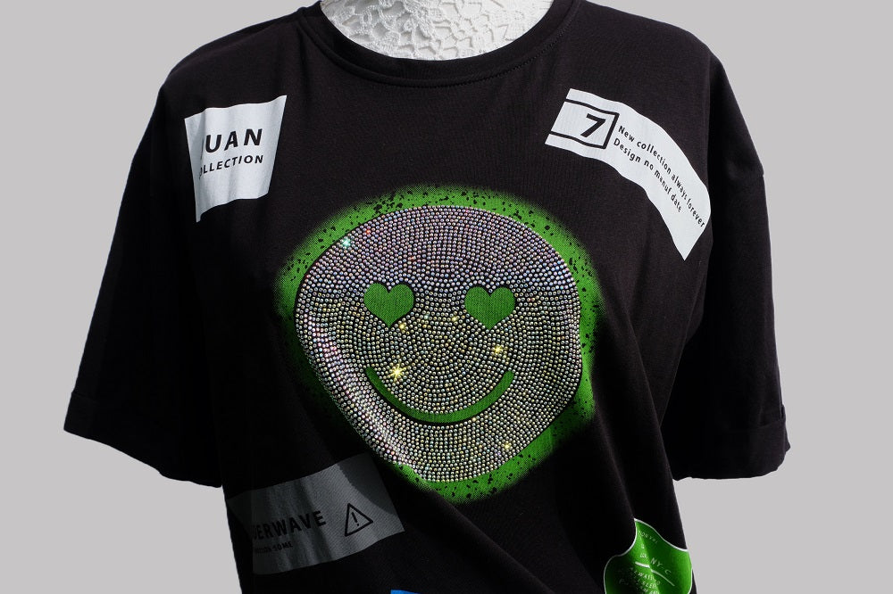 Camiseta negra smile