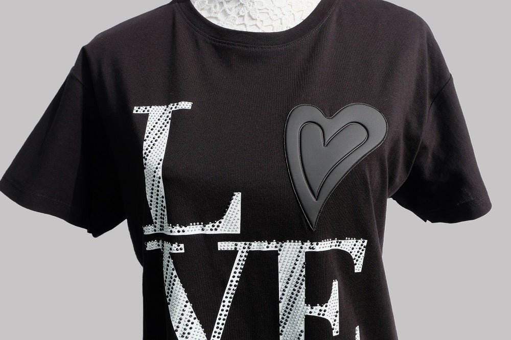 Camiseta negra LOVE